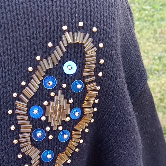 💙Beautiful Sweater💙 - Picture 3 of 8